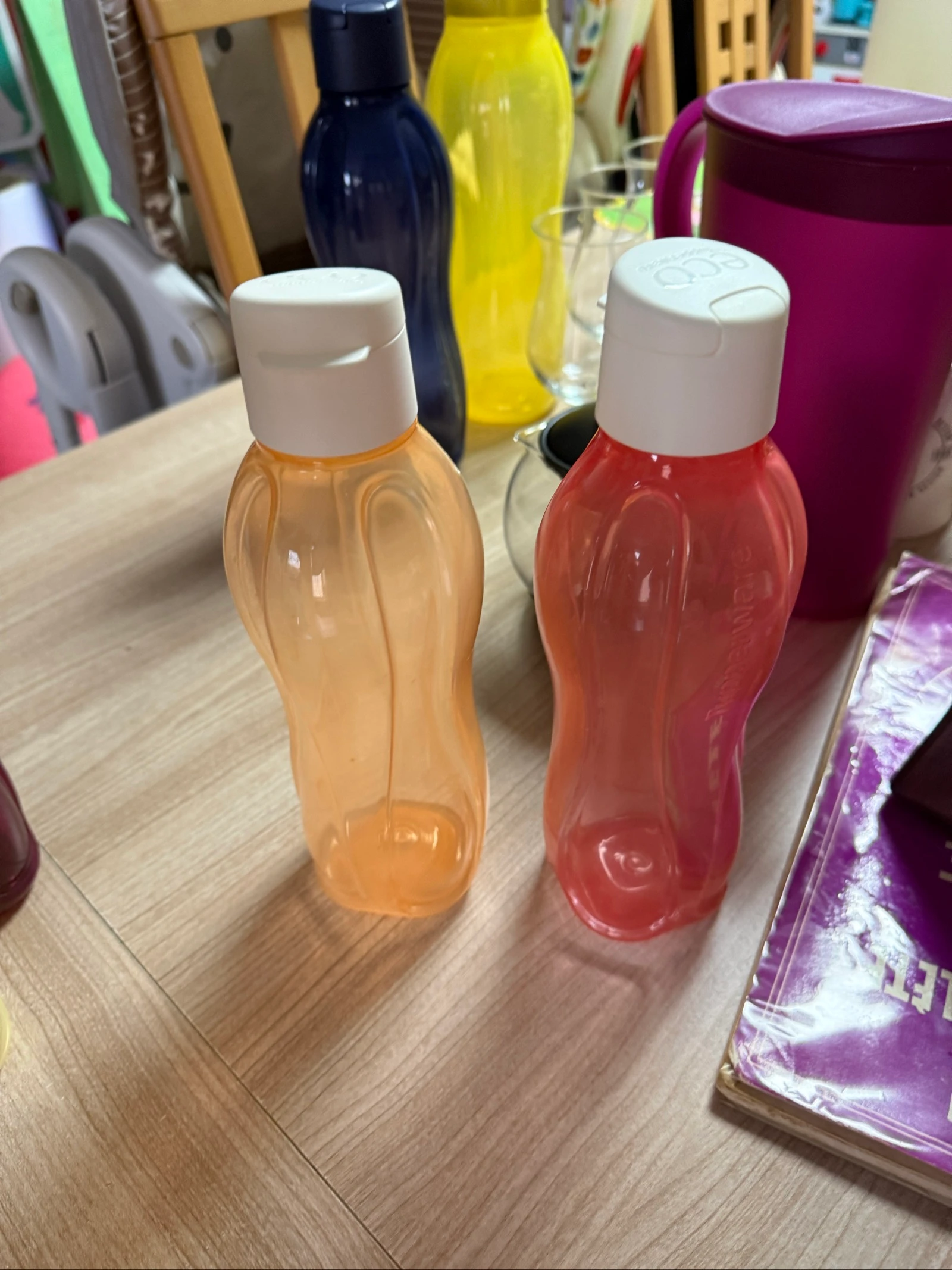 Lot 4 Tupperware 750ML bottles – photo 3